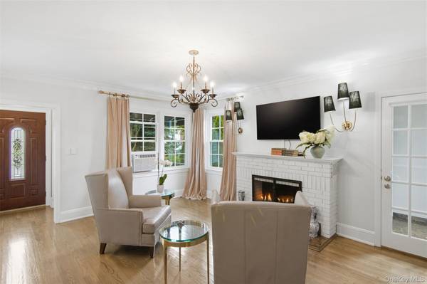 32 Franklin AVE, Sea Cliff, NY 11579