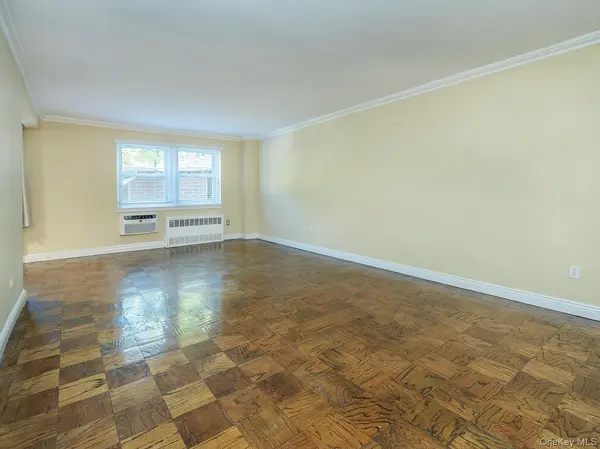 32 Pearsall #1A, Glen Cove, NY 11542