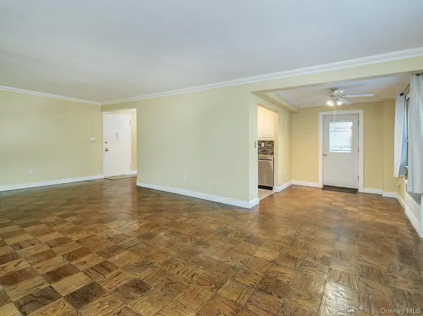 32 Pearsall #1A, Glen Cove, NY 11542