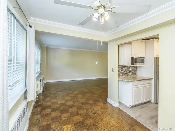 32 Pearsall #1A, Glen Cove, NY 11542