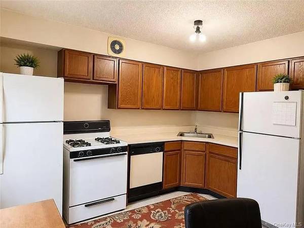 3328 14th ST, Astoria, NY 11106