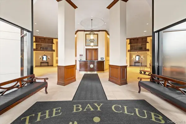 2 Bay Club DR #12Z2, Bayside, NY 11360