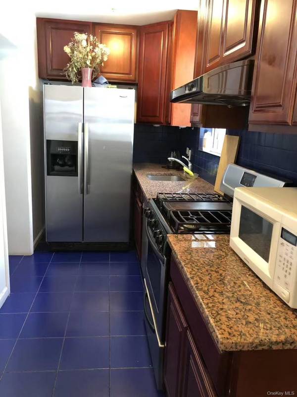 3921 Janet PL, Flushing, NY 11354