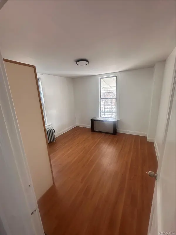 421 S 10th AVE, Mount Vernon, NY 10550