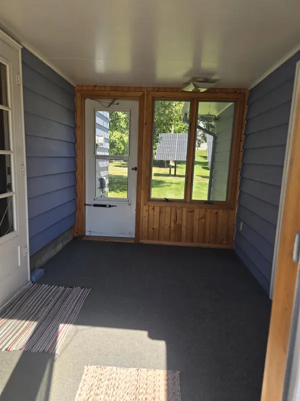 408 North ST, Decorah, IA 52101
