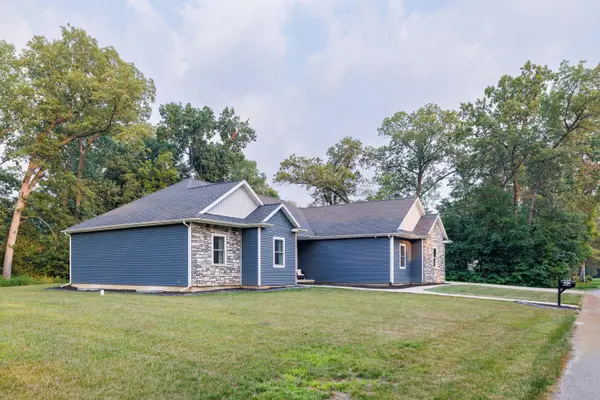 5811 W Fairway DR, Rensselaer, IN 47978
