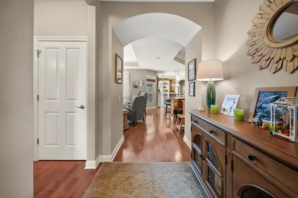 3074 Indian Summer CIR, Valparaiso, IN 46385