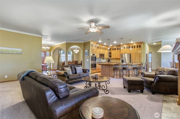 1972 Gemstone DR, Walla Walla, WA 99362