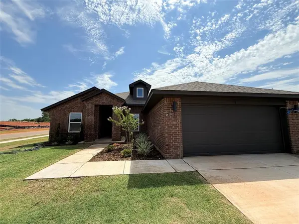 1800 Pin Cherry LN, Moore, OK 73160