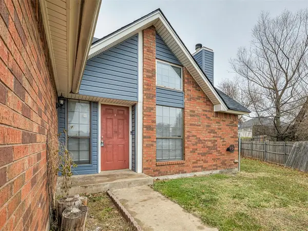 2101 NE 11th ST, Moore, OK 73160