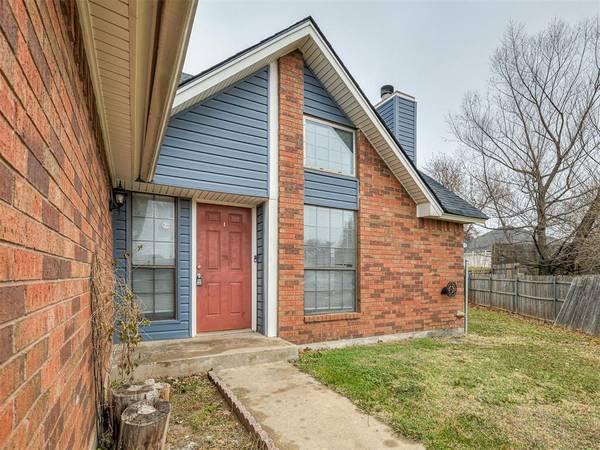 2101 NE 11th ST, Moore, OK 73160