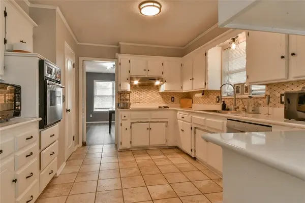 6813 Saint Marys PL, Oklahoma City, OK 73132