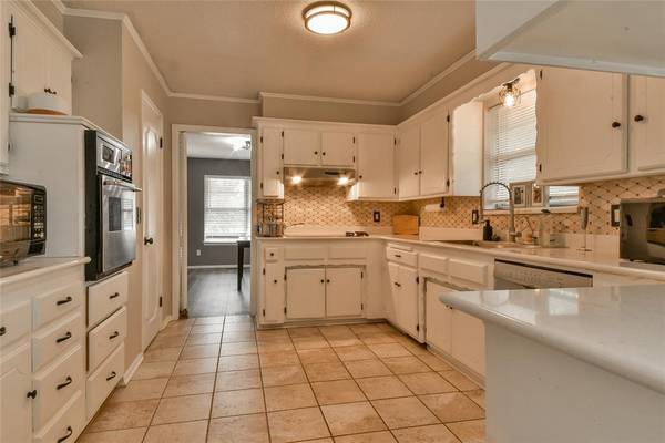 6813 Saint Marys PL, Oklahoma City, OK 73132