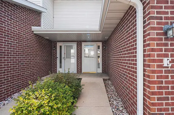 1903 RIVERSIDE DR #E, Suamico, WI 54313