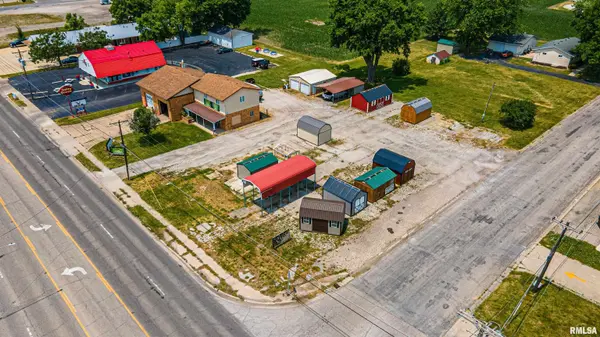 912 WOODLAWN RD, Lincoln, IL 62656