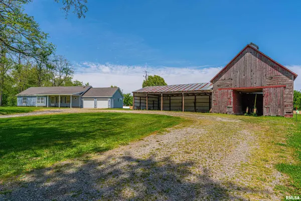 8363 Carle Springs RD, Wapella, IL 61777