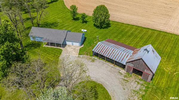 8363 Carle Springs RD, Wapella, IL 61777