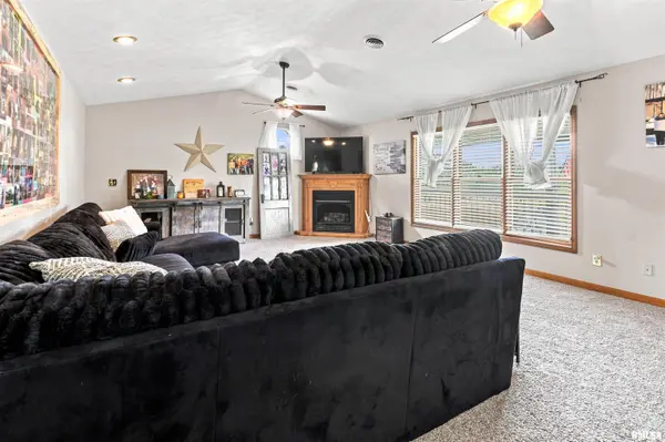 15069 REMINGTON RD, Marion, IL 62959