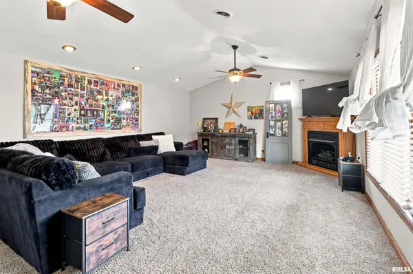 15069 REMINGTON RD, Marion, IL 62959