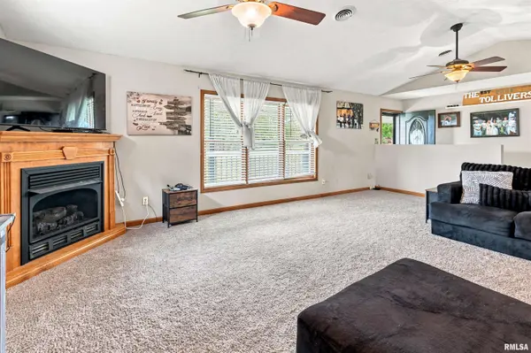 15069 REMINGTON RD, Marion, IL 62959