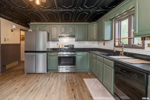 1706 E OAK ST, West Frankfort, IL 62896