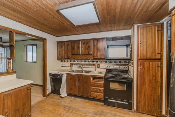 1120 Pineridge St., Wichita, KS 67218