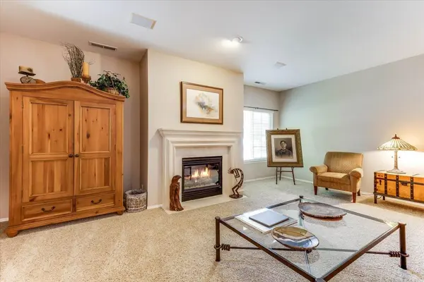 842 N Glenmoor St, Wichita, KS 67206