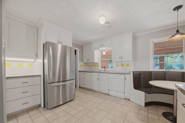 230 N Edgemoor, Wichita, KS 67208