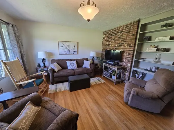 815 Ballenger Rd, Gaffney, SC 29340