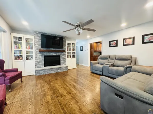 308 Gemini ST, Silver Lake, KS 66539