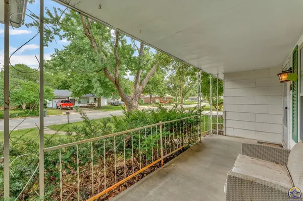 1635 SW Burnett RD, Topeka, KS 66604