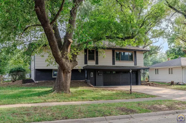 4337 SW 30th St, Topeka, KS 66614