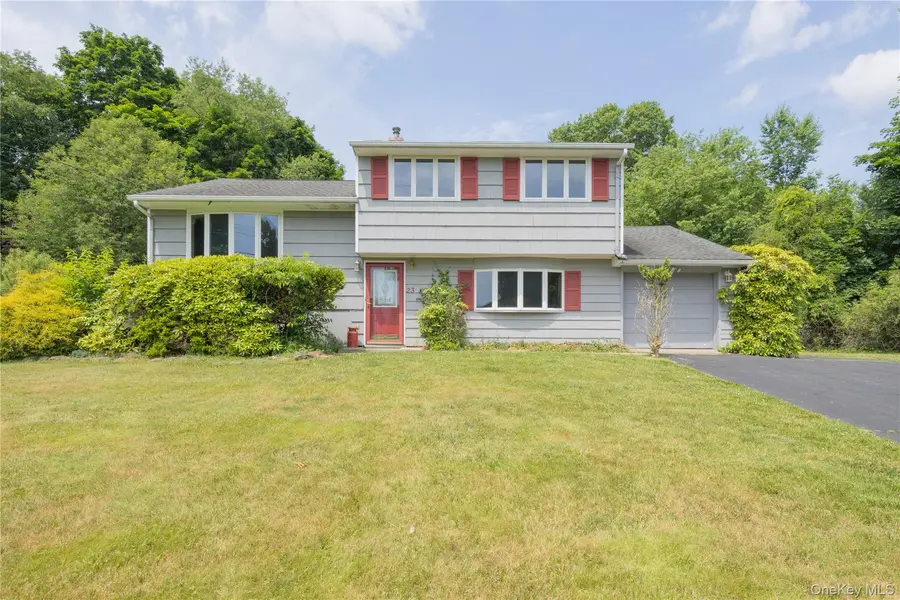 23 Lark ST, Pearl River, NY 10965