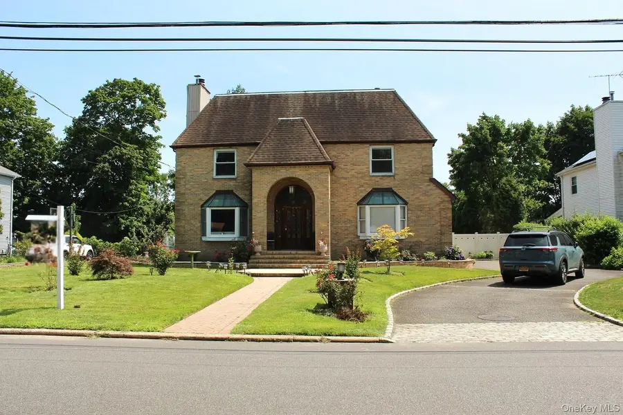 280 Park AVE, Westbury, NY 11590
