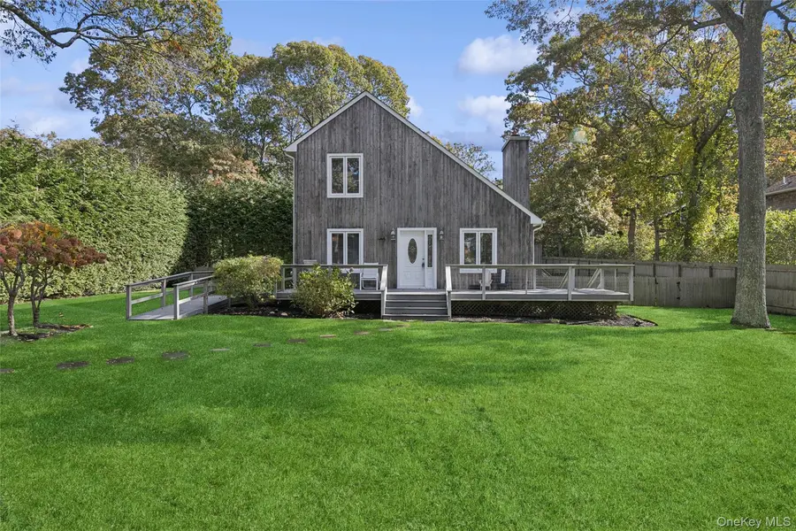 4 Morris CT, Westhampton Beach, NY 11978