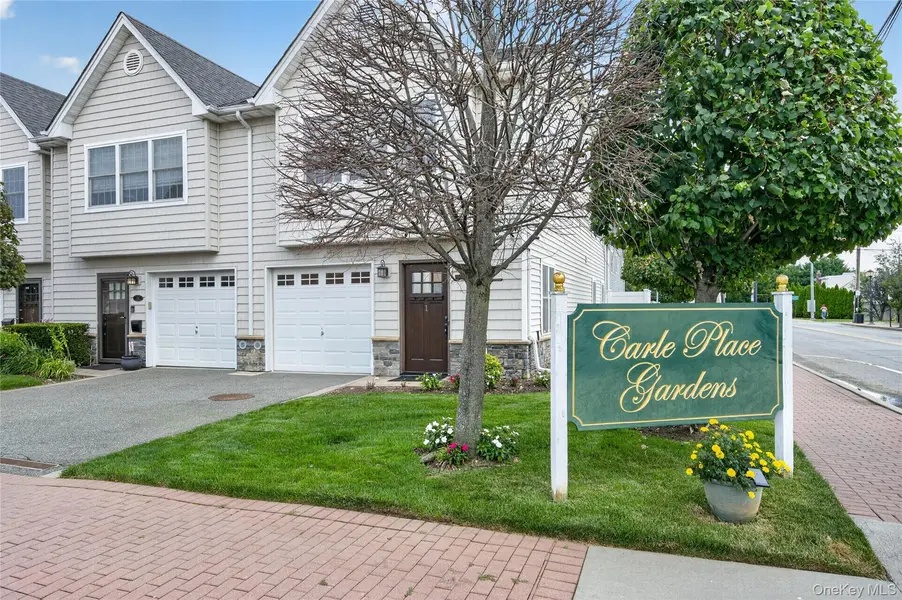1 Koch PL, Carle Place, NY 11514