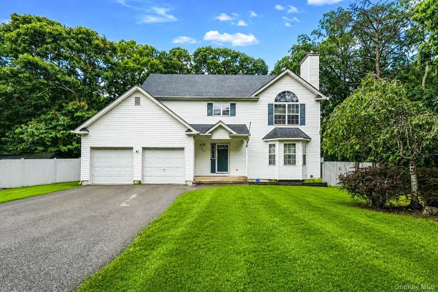 133 Cumberland ST, Mastic, NY 11950
