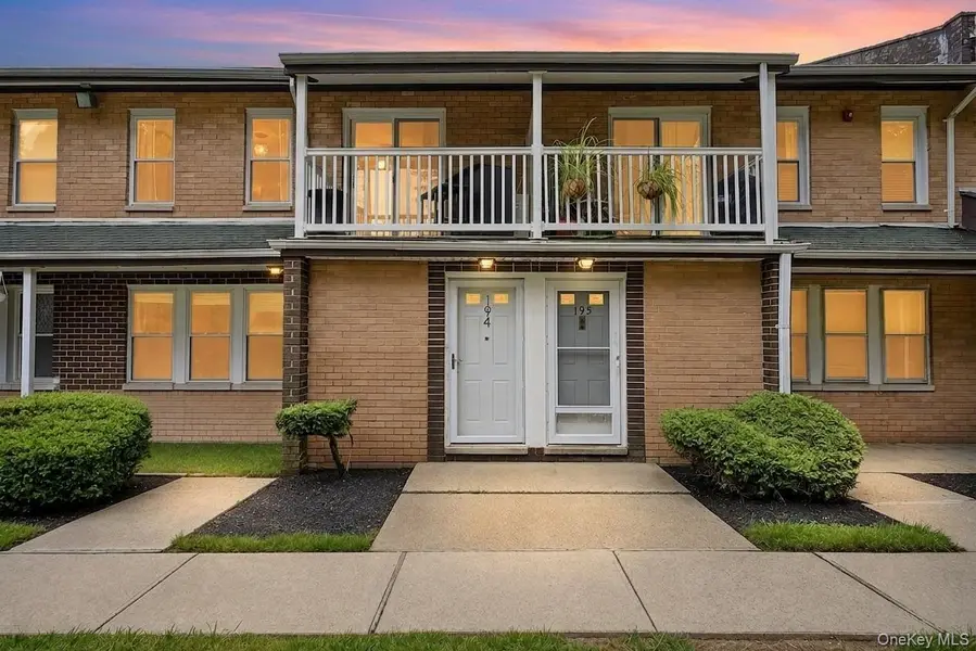 194 Artist Lake DR #194, Middle Island, NY 11953