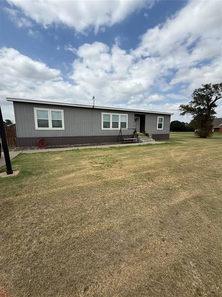 313 N BROADWAY ST, Duke, OK 73532