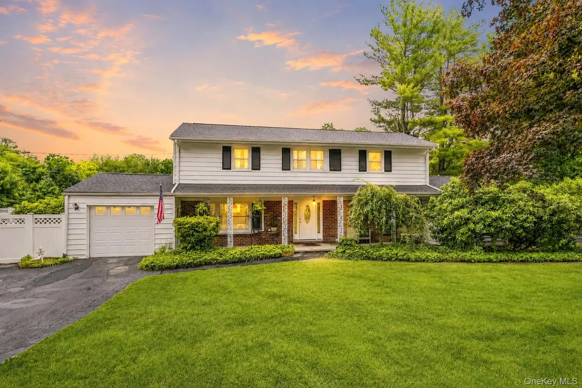 2590 Darnley PL, Yorktown Heights, NY 10598