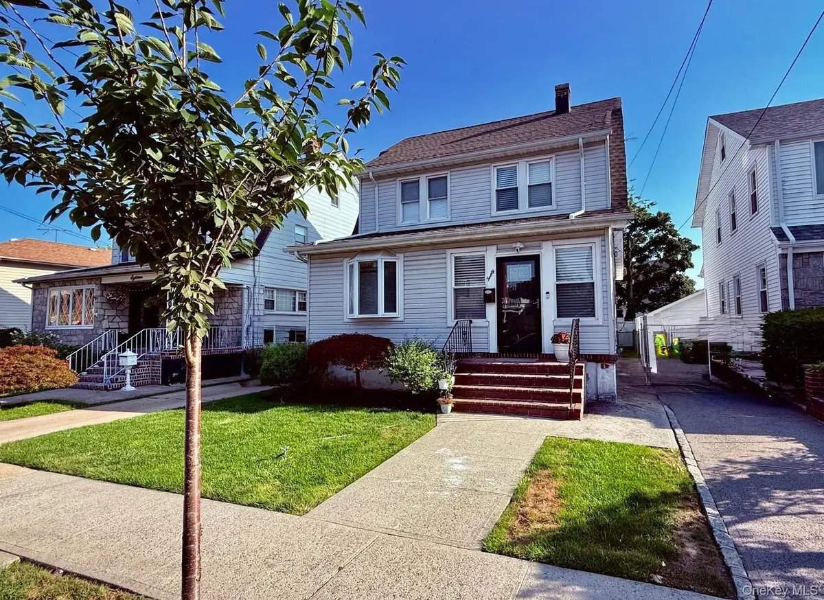 20 W Oxford ST, Valley Stream, NY 11580