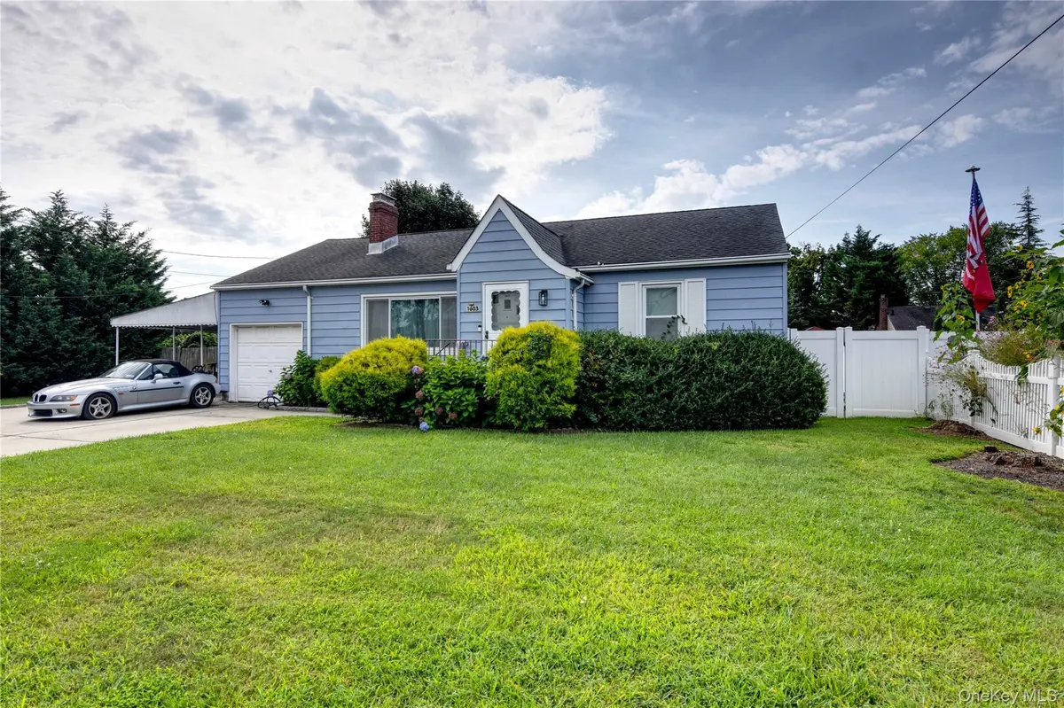 1603 2nd ST, West Babylon, NY 11704