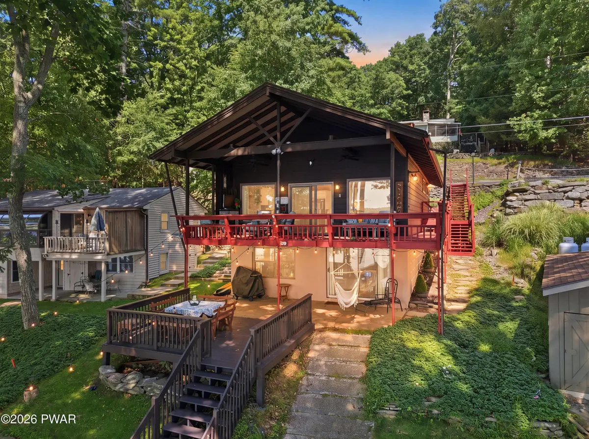 108 Crestview DR, Lakeville, PA 18438