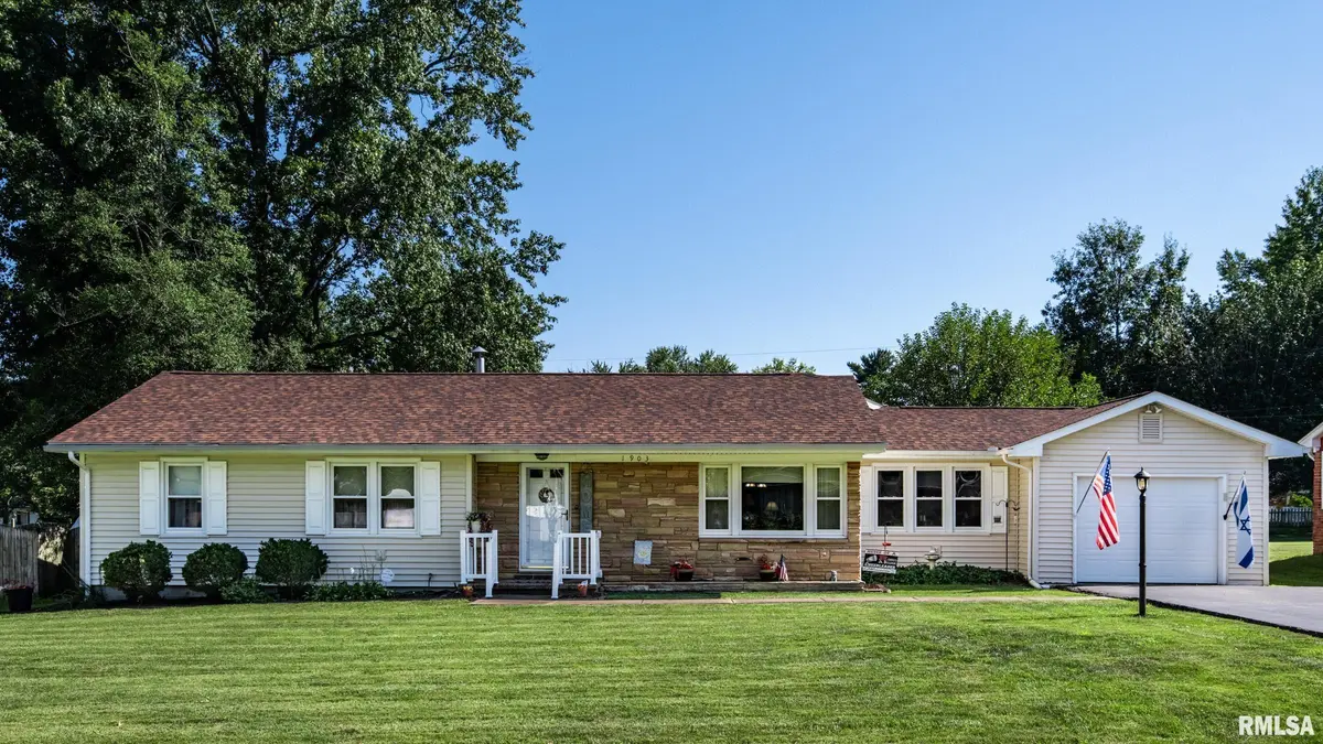 1903 Suzanne DR, Marion, IL 62959