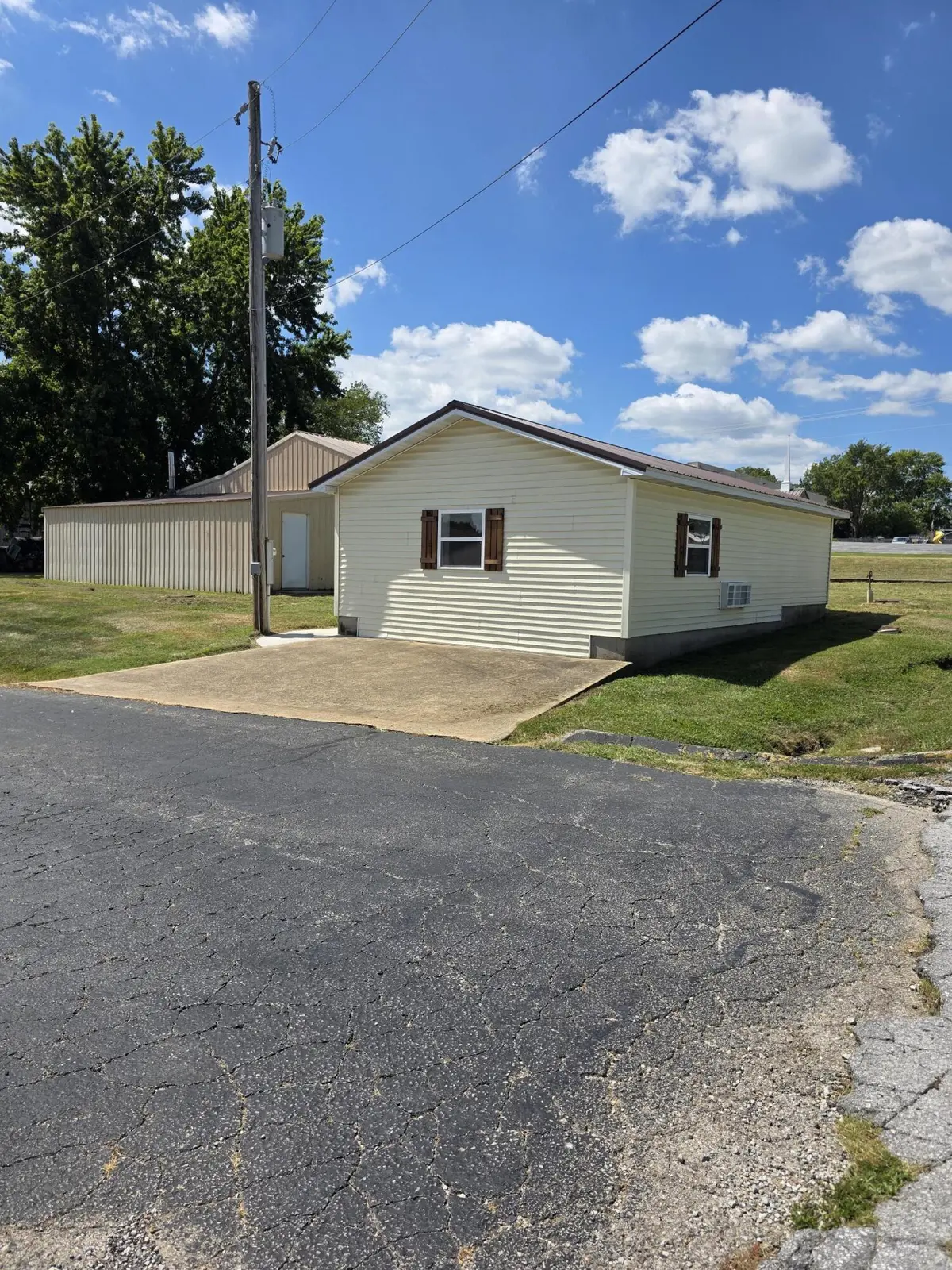 204 N Madison AVE, Mansfield, MO 65704