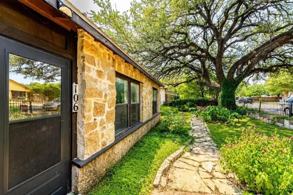 106 N Avenue C, Johnson City, TX 78636