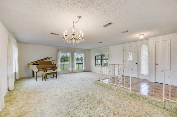 7 Brenda LN, Round Rock, TX 78665