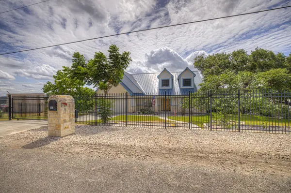 163 Riedel LN, Canyon Lake, TX 78133