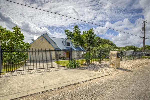 163 Riedel LN, Canyon Lake, TX 78133