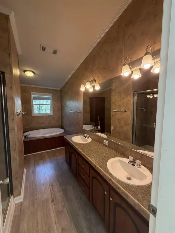 311 E castleshoals DR, Granite Shoals, TX 78654